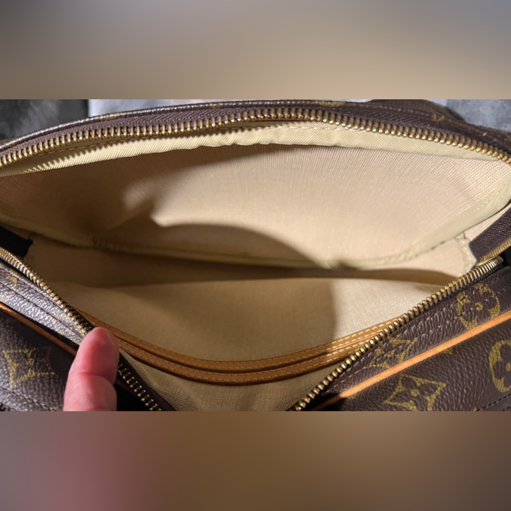 🔥SOLD🔥Louis Vuitton RePorter PM - Picture 8 of 15